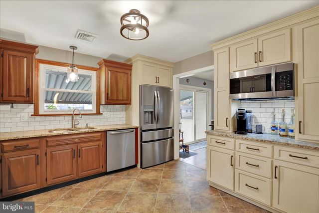 385 VALLEY VIEW DR, New Holland, PA 17557