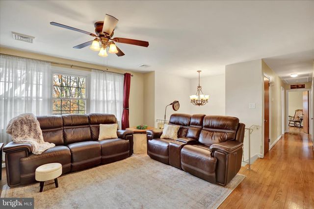 385 VALLEY VIEW DR, New Holland, PA 17557