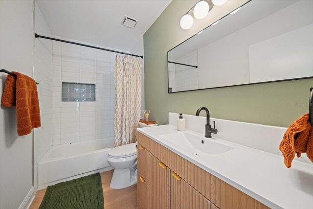 4002 CROCKERS LAKE BOULEVARD 21, Sarasota, FL 34238