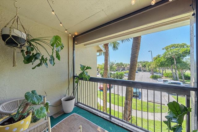 4002 CROCKERS LAKE BOULEVARD 21, Sarasota, FL 34238