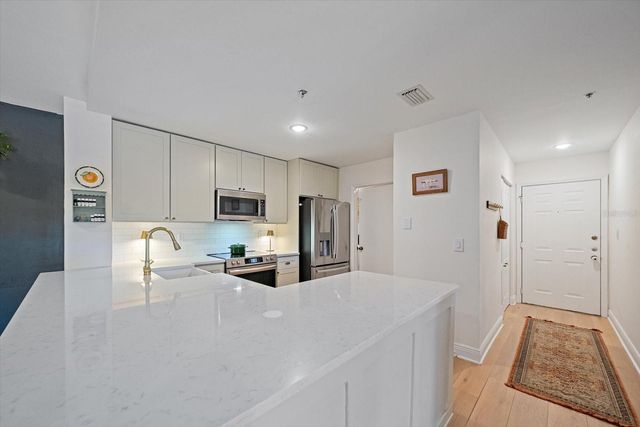 4002 CROCKERS LAKE BOULEVARD 21, Sarasota, FL 34238
