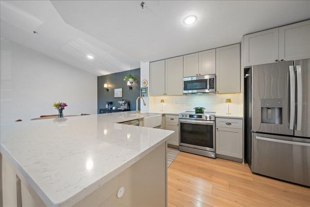 4002 CROCKERS LAKE BOULEVARD 21, Sarasota, FL 34238