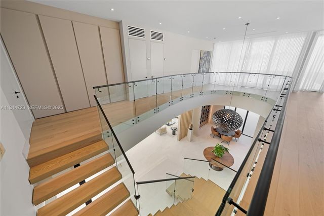 2950 NE 164th St, North Miami Beach, FL 33160