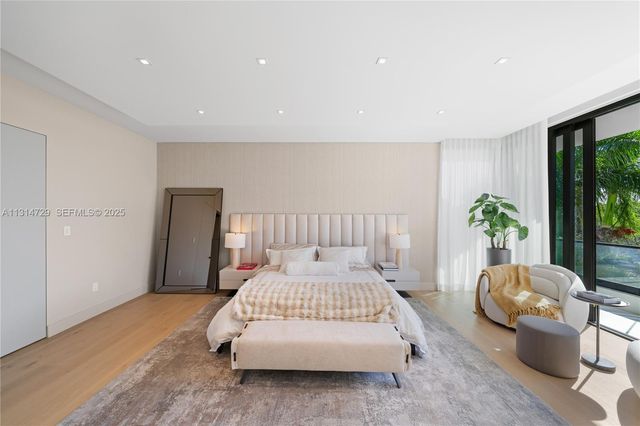 2950 NE 164th St, North Miami Beach, FL 33160