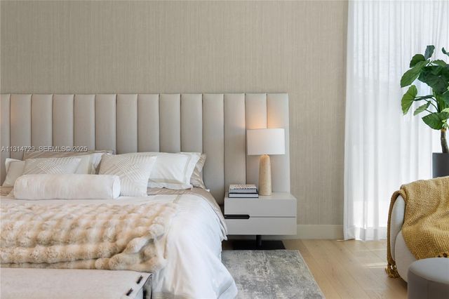 2950 NE 164th St, North Miami Beach, FL 33160