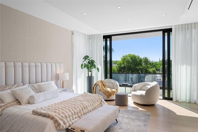 2950 NE 164th St, North Miami Beach, FL 33160