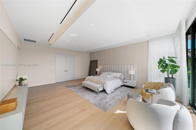 2950 NE 164th St, North Miami Beach, FL 33160