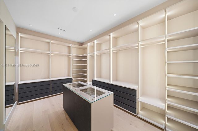 2950 NE 164th St, North Miami Beach, FL 33160