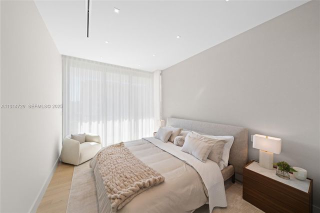 2950 NE 164th St, North Miami Beach, FL 33160