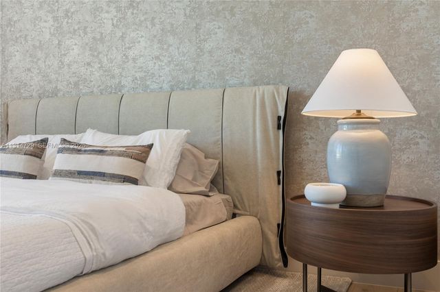 2950 NE 164th St, North Miami Beach, FL 33160