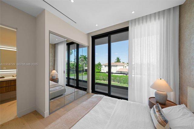 2950 NE 164th St, North Miami Beach, FL 33160