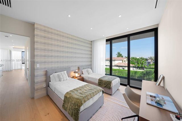 2950 NE 164th St, North Miami Beach, FL 33160