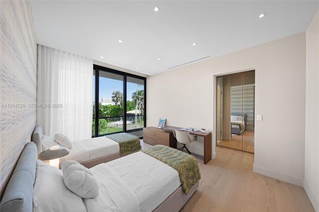 2950 NE 164th St, North Miami Beach, FL 33160