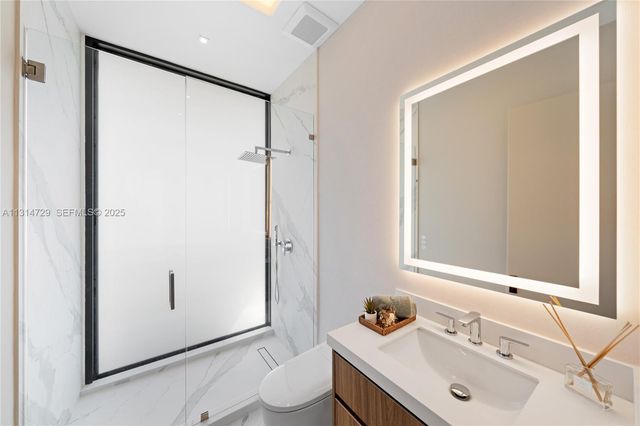 2950 NE 164th St, North Miami Beach, FL 33160