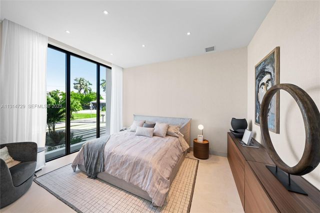 2950 NE 164th St, North Miami Beach, FL 33160