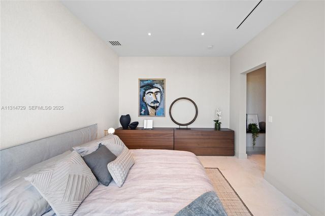 2950 NE 164th St, North Miami Beach, FL 33160