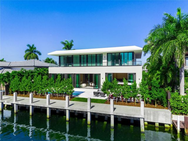 2950 NE 164th St, North Miami Beach, FL 33160