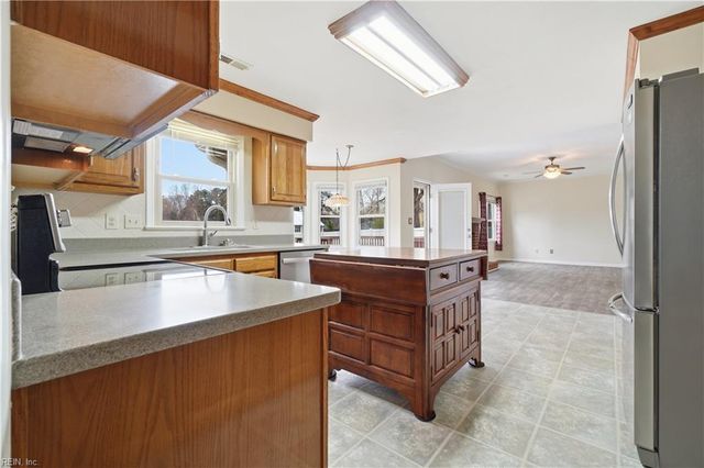 813 Arcadia RD, Chesapeake, VA 23320