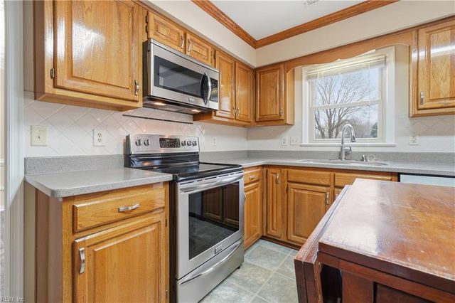 813 Arcadia RD, Chesapeake, VA 23320