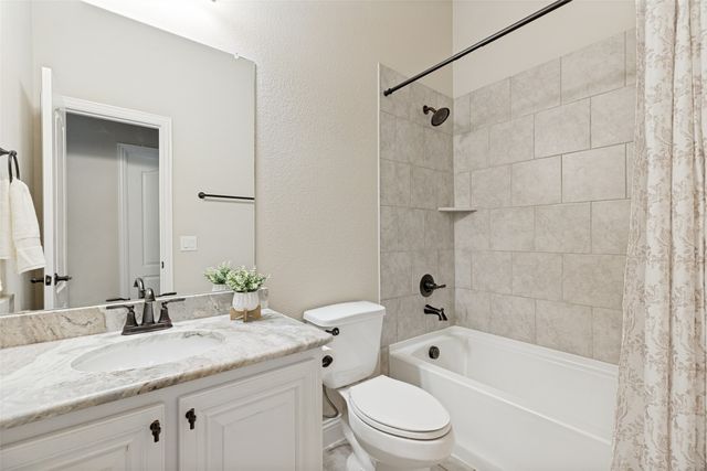 212 PROVIDENCE Drive, Van Alstyne, TX 75495