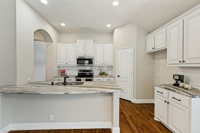 212 PROVIDENCE Drive, Van Alstyne, TX 75495