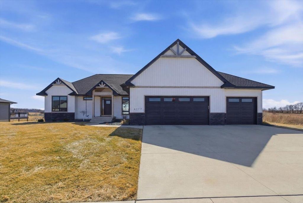 4717 Wild Horse Drive, Cedar Falls, IA 50613