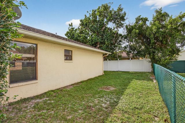 701 NW 41st Ter, Deerfield Beach, FL 33442