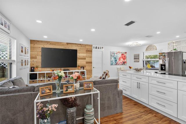 701 NW 41st Ter, Deerfield Beach, FL 33442