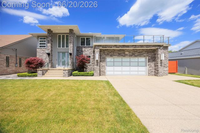 22491 E 10 Mile Road, St. Clair Shores, MI 48080