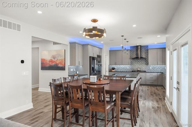 22491 E 10 Mile Road, St. Clair Shores, MI 48080