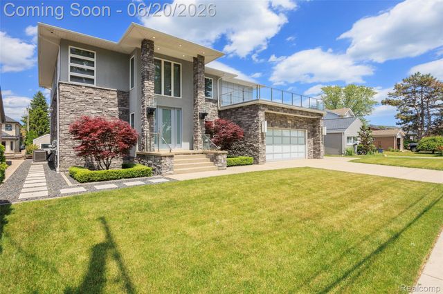 22491 E 10 Mile Road, St. Clair Shores, MI 48080