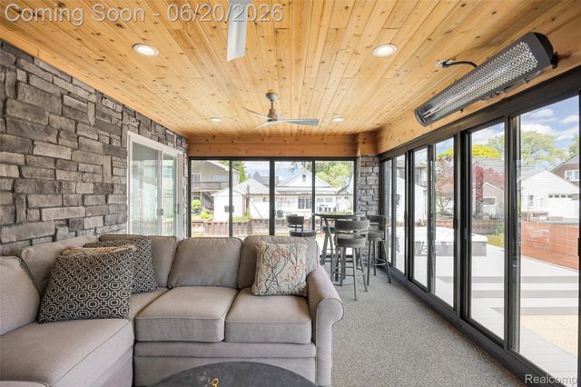 22491 E 10 Mile Road, St. Clair Shores, MI 48080