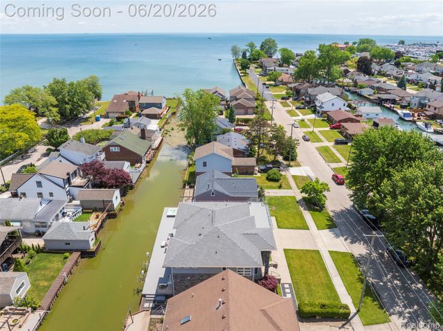 22491 E 10 Mile Road, St. Clair Shores, MI 48080