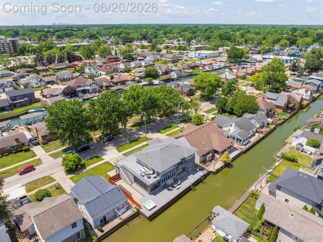 22491 E 10 Mile Road, St. Clair Shores, MI 48080