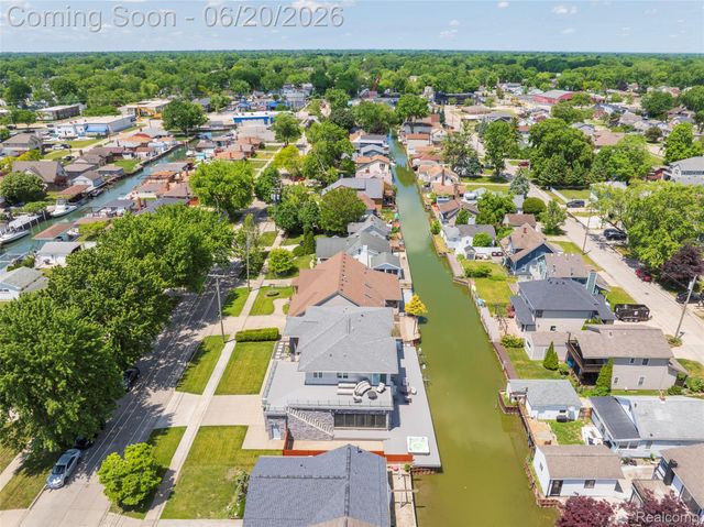 22491 E 10 Mile Road, St. Clair Shores, MI 48080