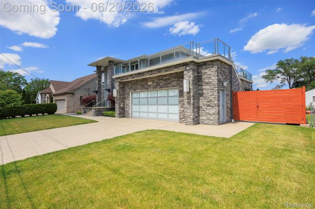22491 E 10 Mile Road, St. Clair Shores, MI 48080