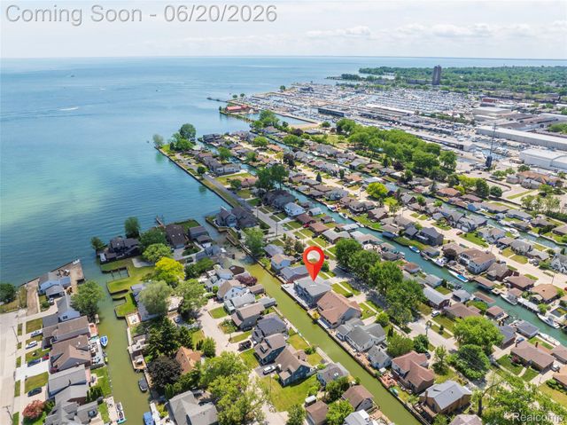 22491 E 10 Mile Road, St. Clair Shores, MI 48080
