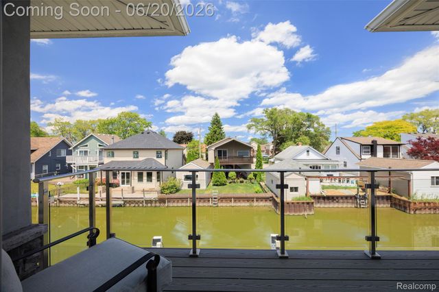 22491 E 10 Mile Road, St. Clair Shores, MI 48080