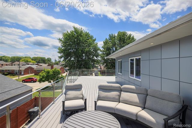22491 E 10 Mile Road, St. Clair Shores, MI 48080