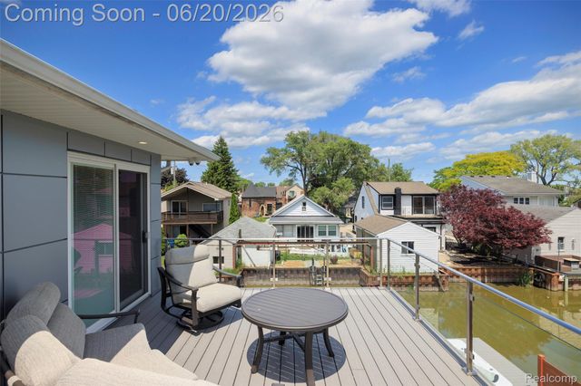 22491 E 10 Mile Road, St. Clair Shores, MI 48080