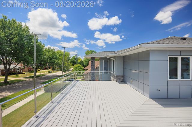 22491 E 10 Mile Road, St. Clair Shores, MI 48080