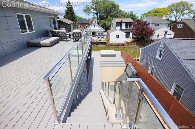 22491 E 10 Mile Road, St. Clair Shores, MI 48080