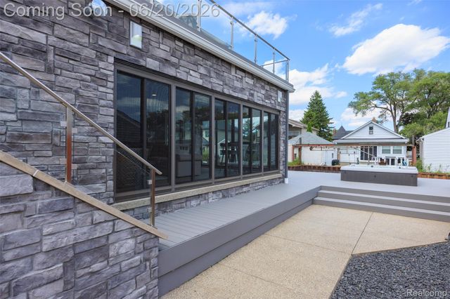 22491 E 10 Mile Road, St. Clair Shores, MI 48080