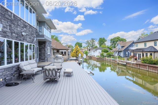 22491 E 10 Mile Road, St. Clair Shores, MI 48080