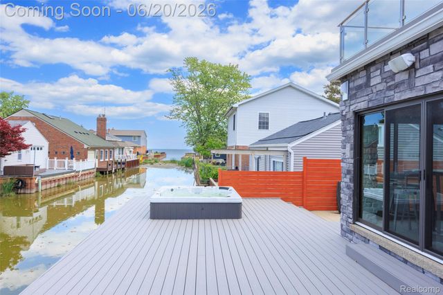 22491 E 10 Mile Road, St. Clair Shores, MI 48080