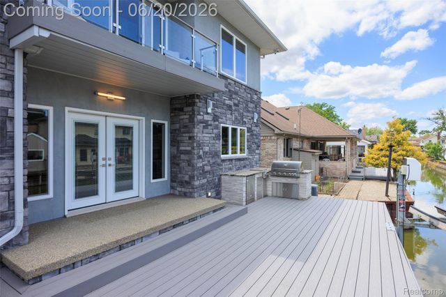 22491 E 10 Mile Road, St. Clair Shores, MI 48080