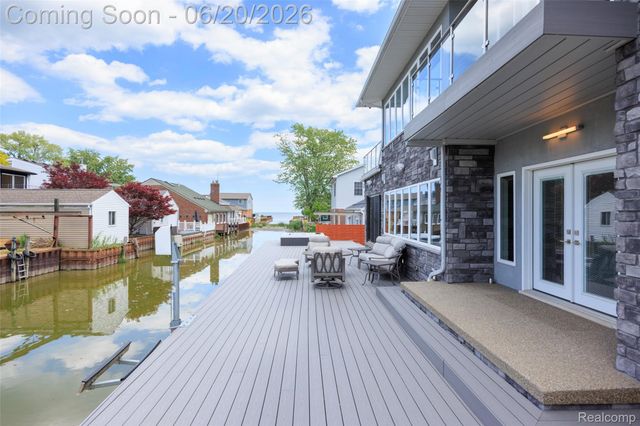 22491 E 10 Mile Road, St. Clair Shores, MI 48080
