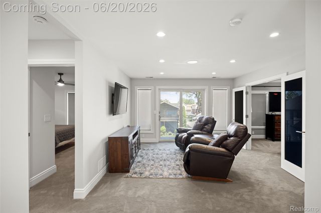 22491 E 10 Mile Road, St. Clair Shores, MI 48080