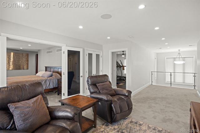22491 E 10 Mile Road, St. Clair Shores, MI 48080