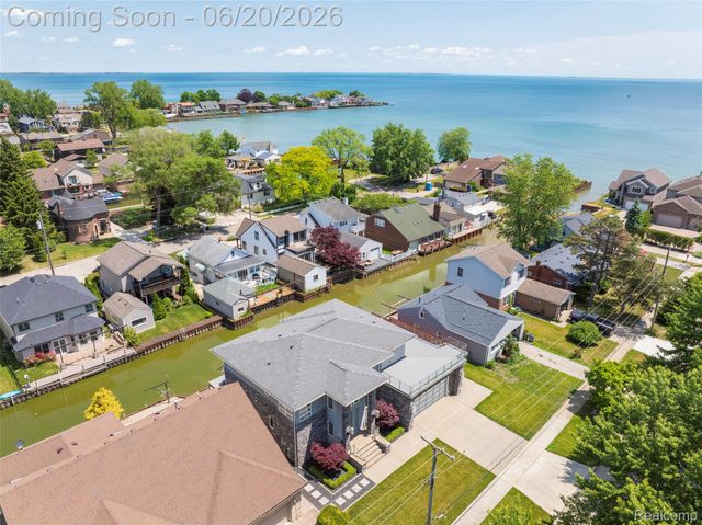 22491 E 10 Mile Road, St. Clair Shores, MI 48080